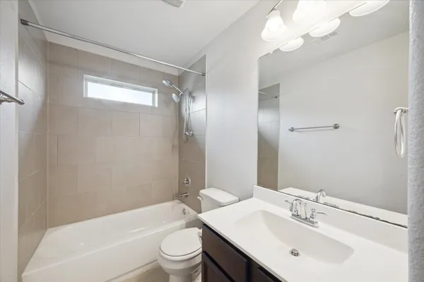 $2,525 | 5156 Echo Falls Drive, Alvin, TX 77511