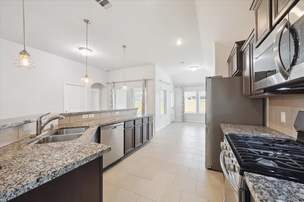 $2,525 | 5156 Echo Falls Drive, Alvin, TX 77511