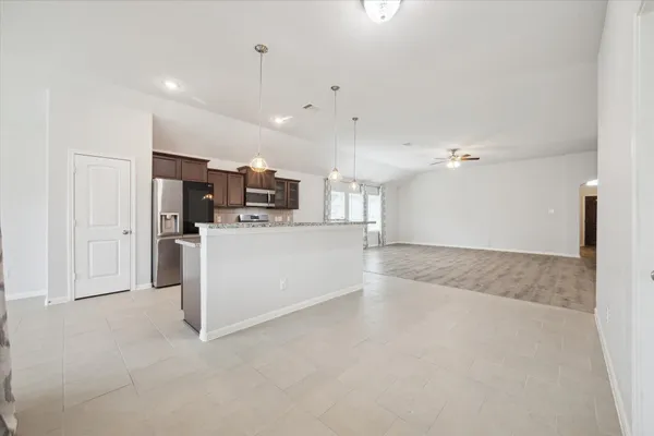 $2,525 | 5156 Echo Falls Drive, Alvin, TX 77511