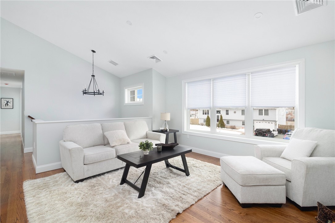101 Baycliff Drive Warwick, RI 02818 - Photo 13 of 38 Living Room