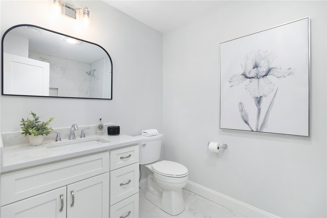 101 Baycliff Drive Warwick, RI 02818 - Photo 17 of 38 Master Bathroom