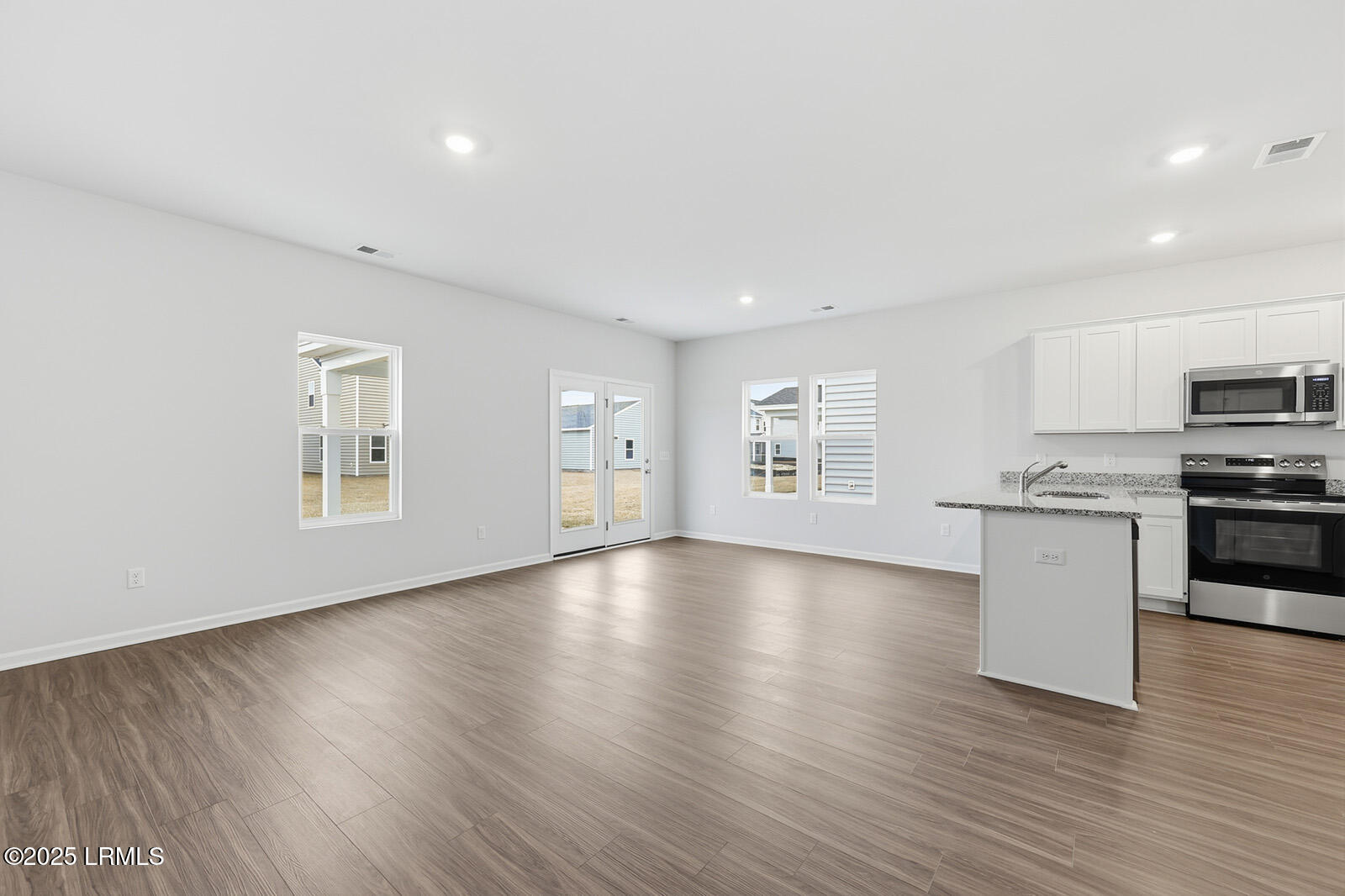 19 Landing Road Ridgeland, SC 29936 - Photo 11 of 23 Living Space