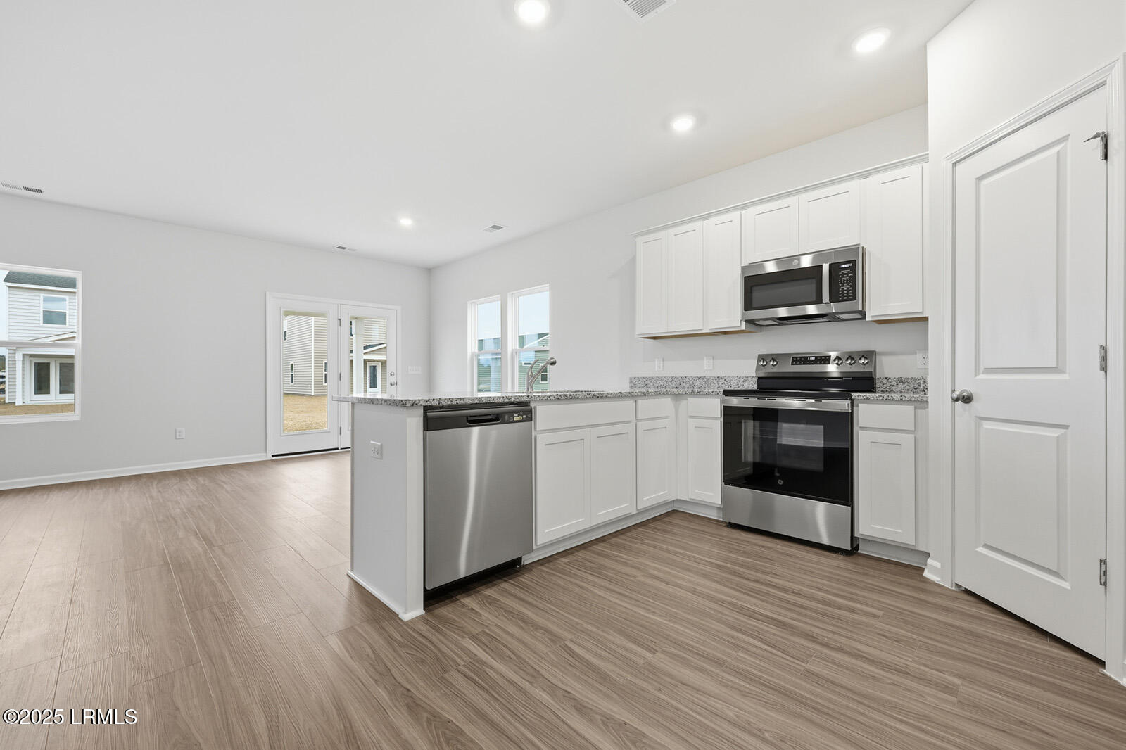 19 Landing Road Ridgeland, SC 29936 - Photo 5 of 23 Kitchen