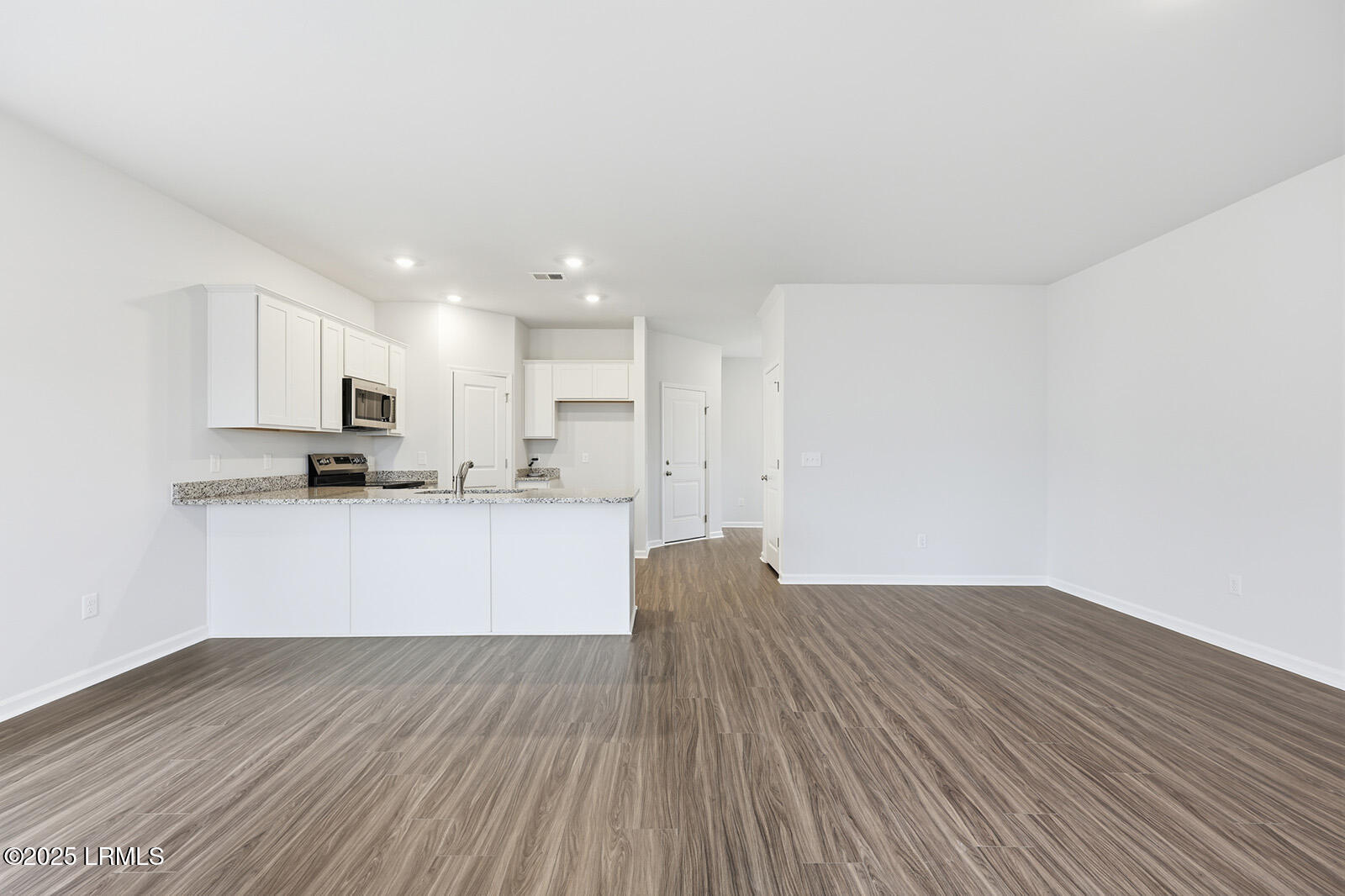 19 Landing Road Ridgeland, SC 29936 - Photo 10 of 23 Eat In/Living Space