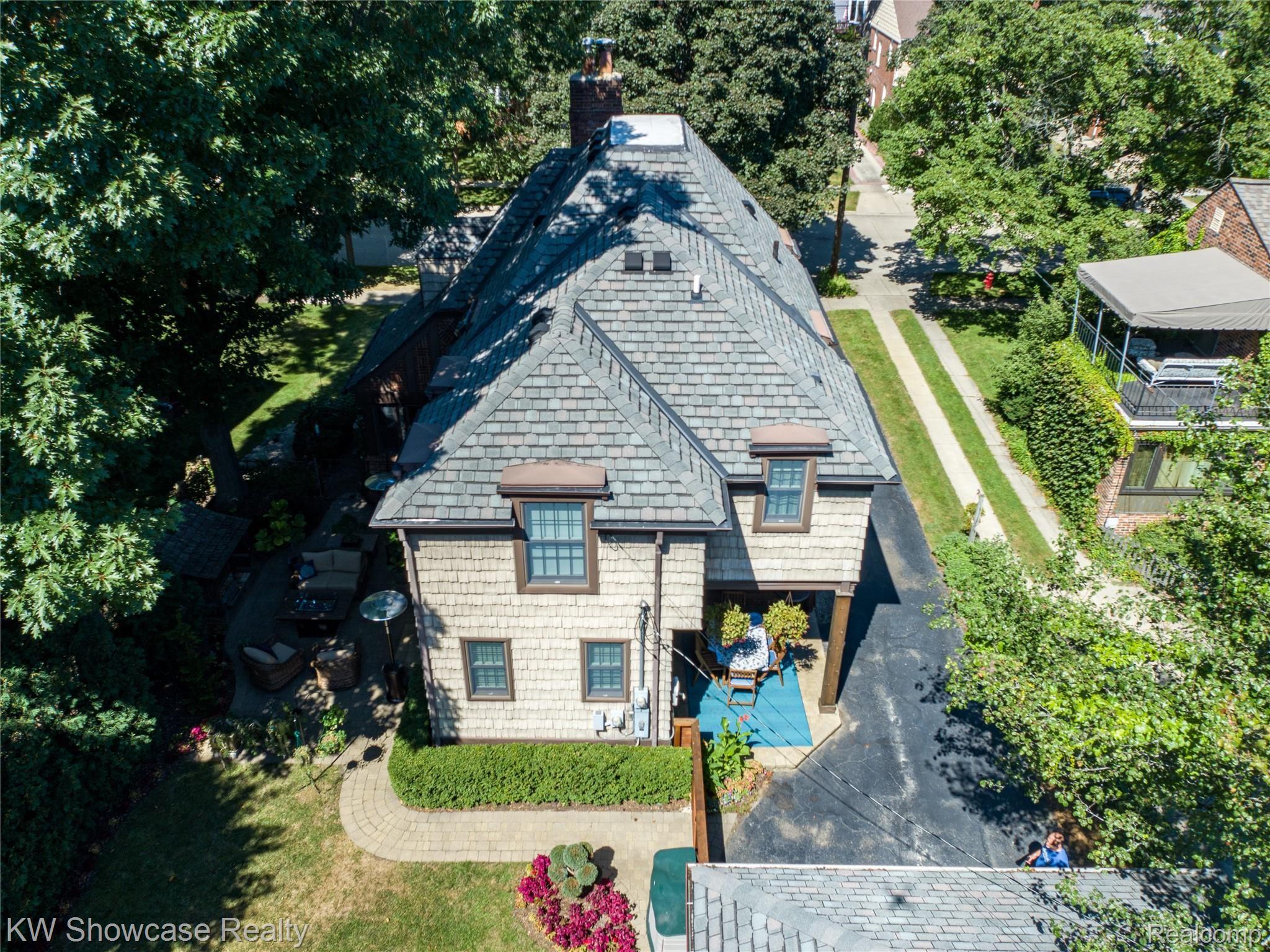 12 Amherst Road Pleasant Ridge, MI 48069 - Photo 57 of 62 12 Amherst HDR18.jpg
