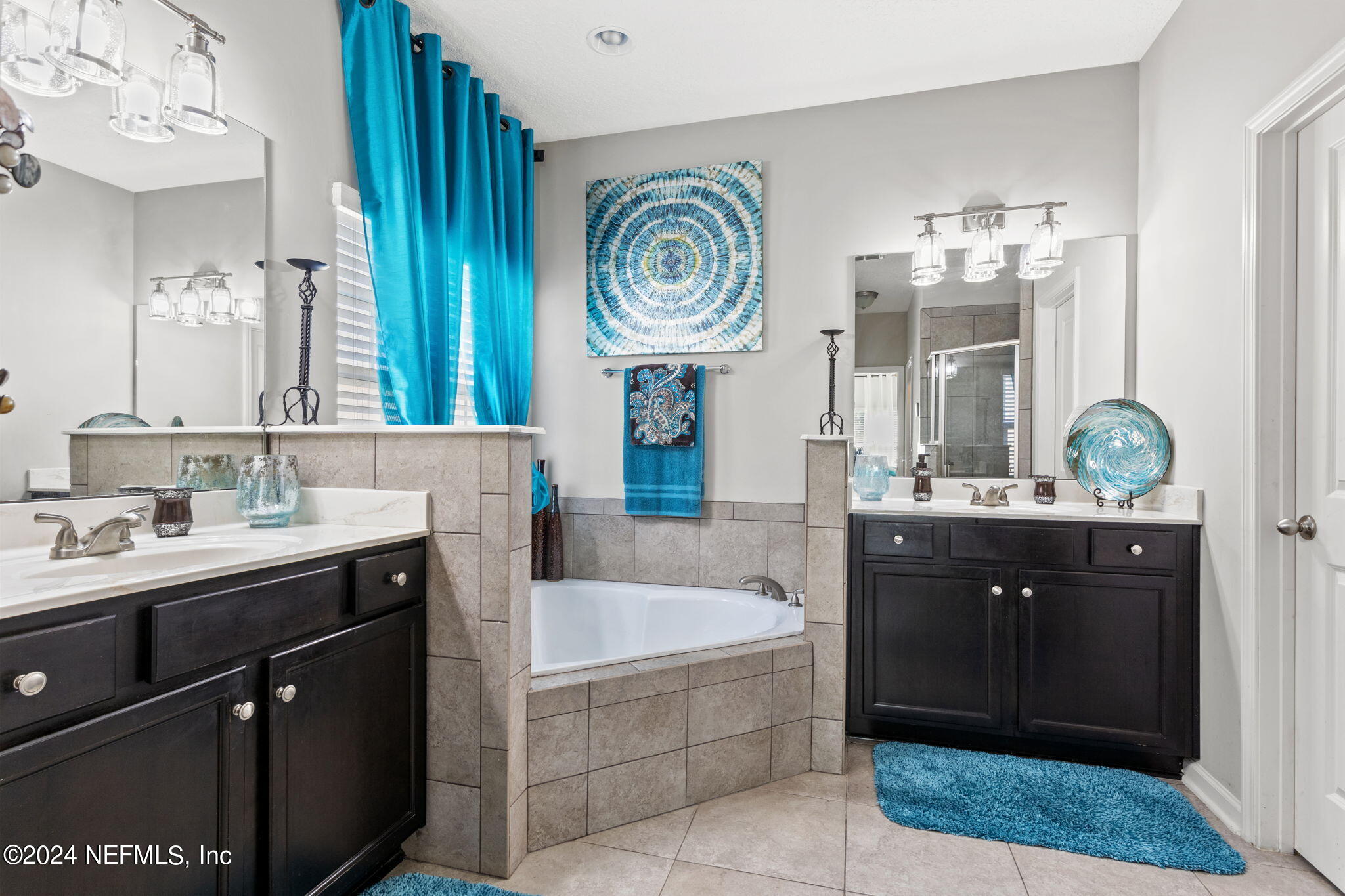 4459 Quail Hollow Road Orange Park, FL 32065 - Photo 19 of 37 a spacious bathroom with a sink and a mirror