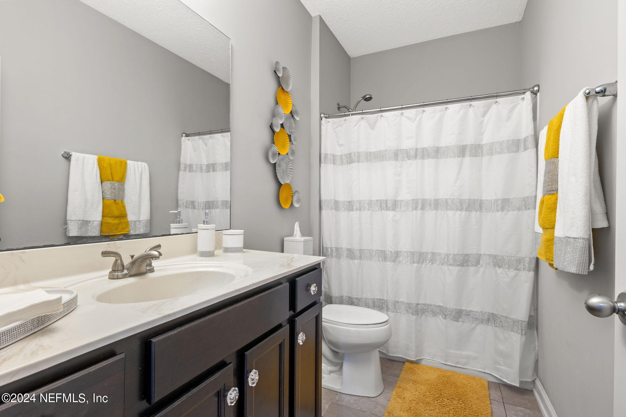 4459 Quail Hollow Road Orange Park, FL 32065 - Photo 23 of 37 a bathroom with a sink and a mirror