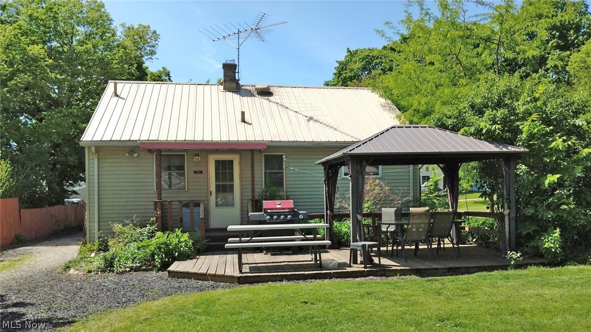 136 Sunset Road Kelleys Island, OH 43438 - Photo 2 of 12