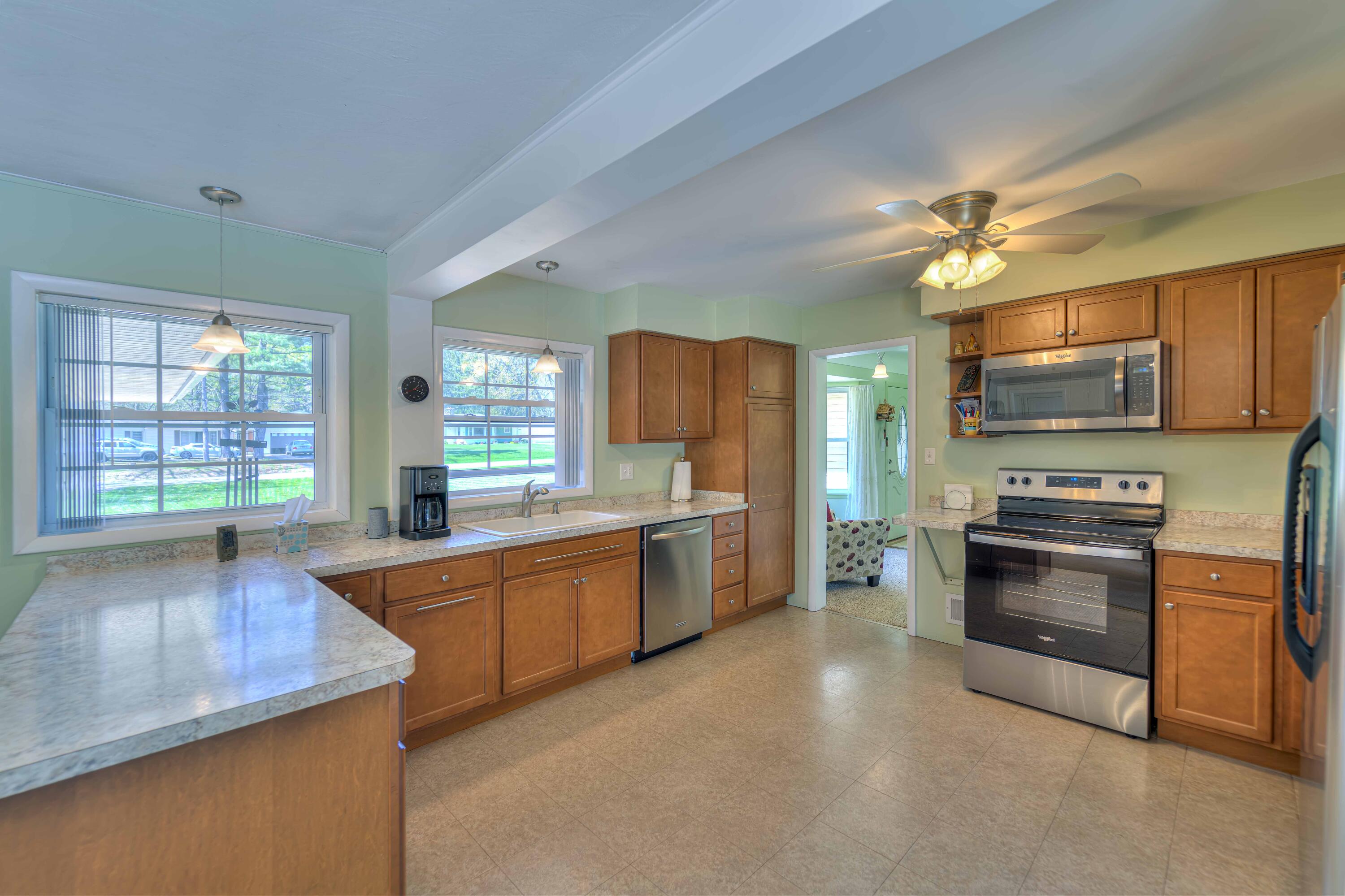 3405 Pine Ridge Drive Jackson, MI 49201 - Photo 7 of 46 3405 Pine Ridge 37