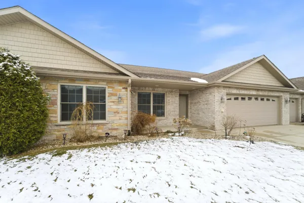 $374,900 | 862 Veterans Lane, Crown Point, IN 46307