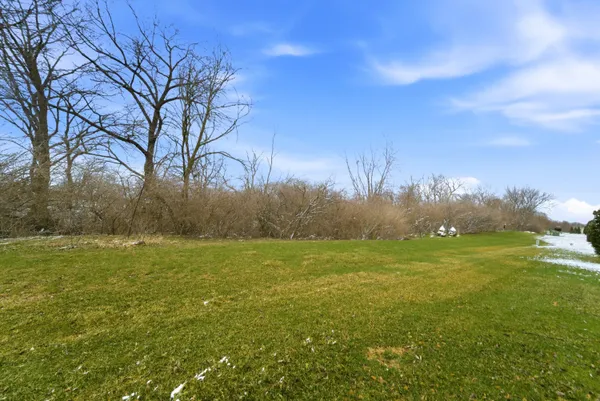 $374,900 | 862 Veterans Lane, Crown Point, IN 46307