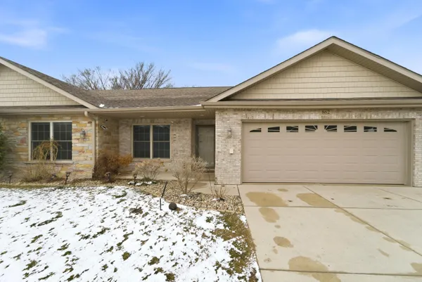 $374,900 | 862 Veterans Lane, Crown Point, IN 46307
