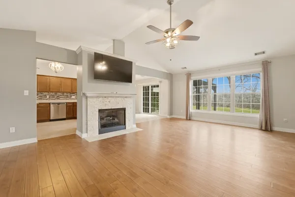$374,900 | 862 Veterans Lane, Crown Point, IN 46307