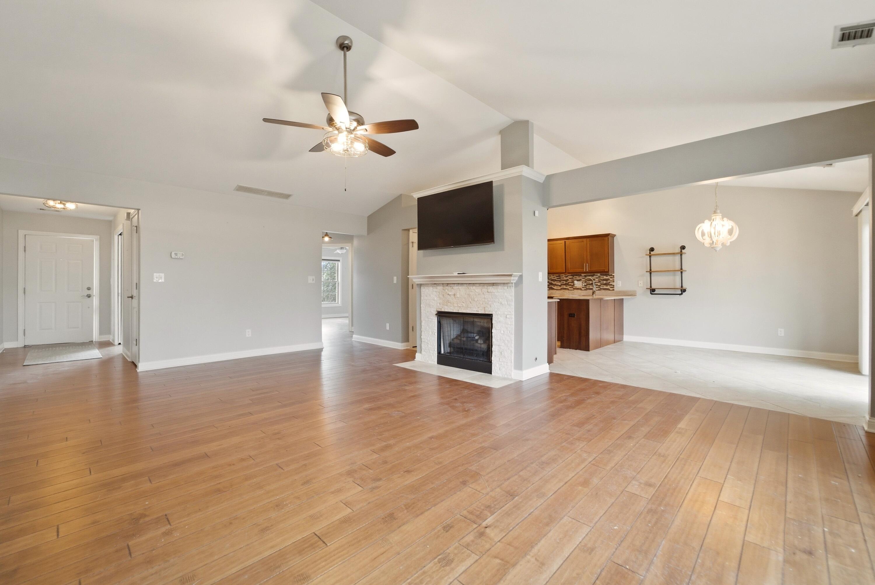 862 Veterans Lane Crown Point, IN 46307 - Photo 4 of 27 3000x2005