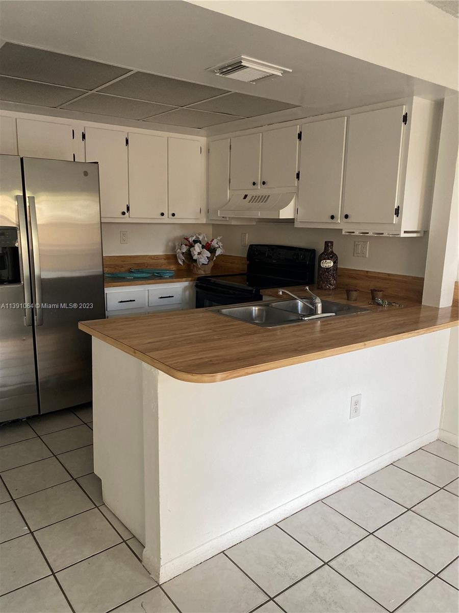 Fountainebleau Miami, FL 33172 - Photo 2 of 13