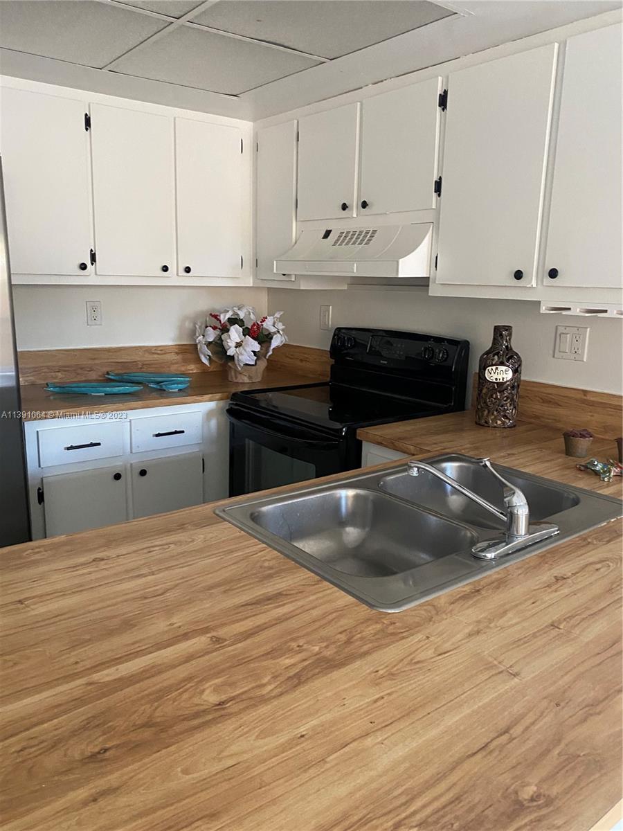 Fountainebleau Miami, FL 33172 - Photo 3 of 13