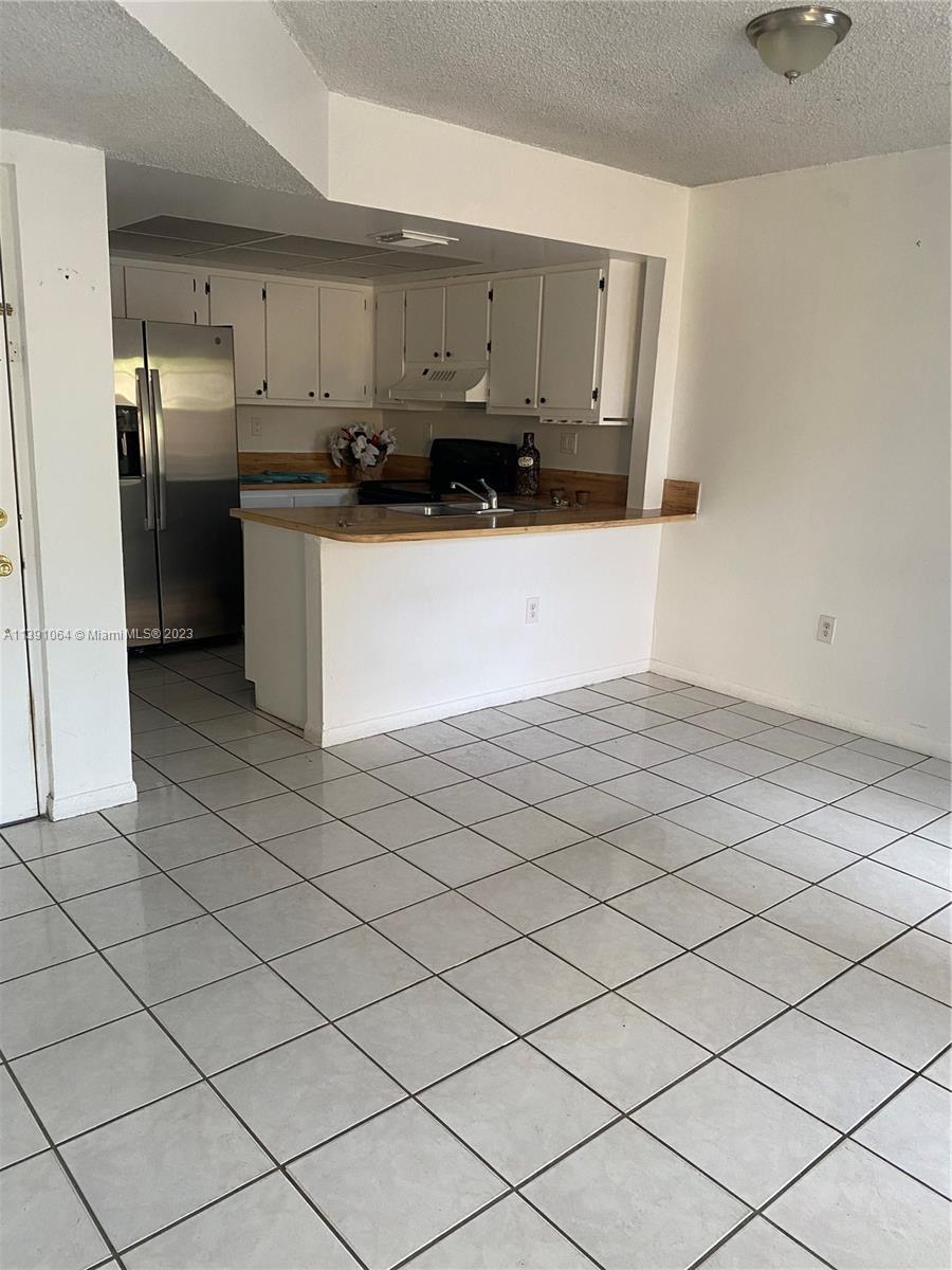 Fountainebleau Miami, FL 33172 - Photo 4 of 13