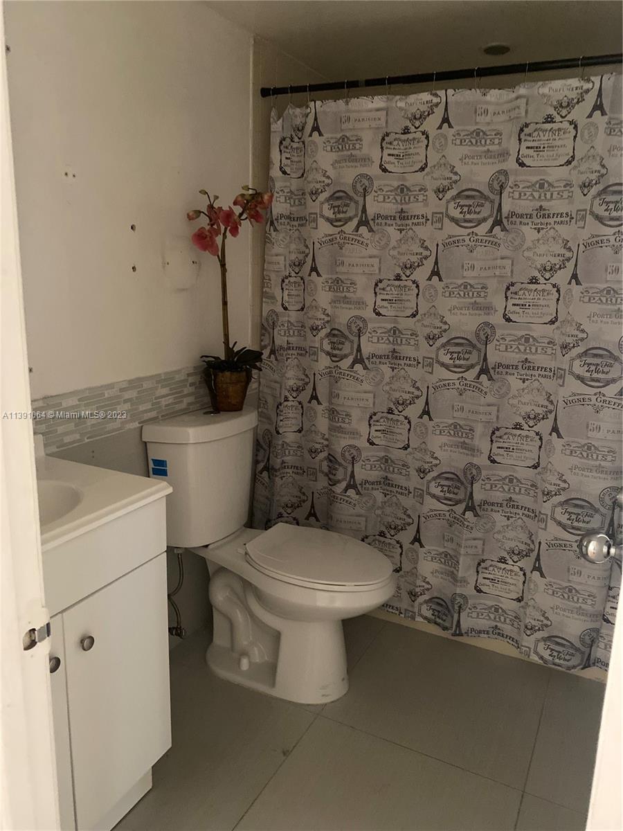 Fountainebleau Miami, FL 33172 - Photo 6 of 13