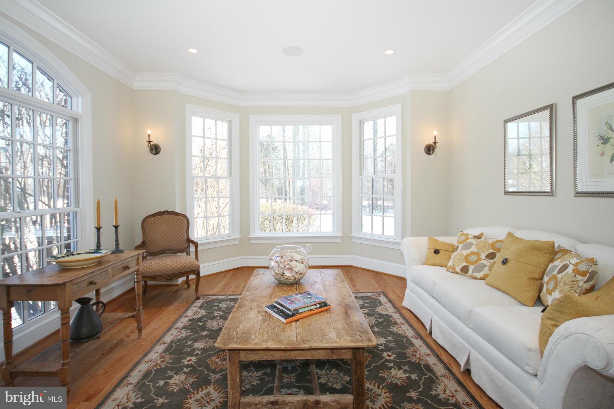 908 Challedon Road Great Falls, VA 22066 - Photo 2 of 30 Living Room
