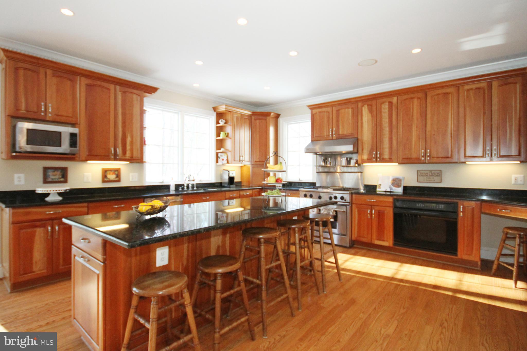 908 Challedon Road Great Falls, VA 22066 - Photo 12 of 30 Kitchen