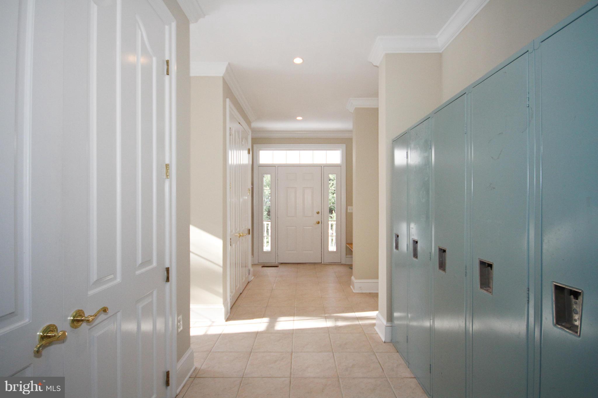 908 Challedon Road Great Falls, VA 22066 - Photo 15 of 30 Friend and Family Foyer