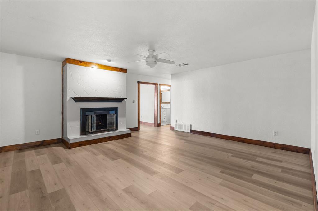 150 Sandlin Court Springtown, TX 76082 - Photo 17 of 39