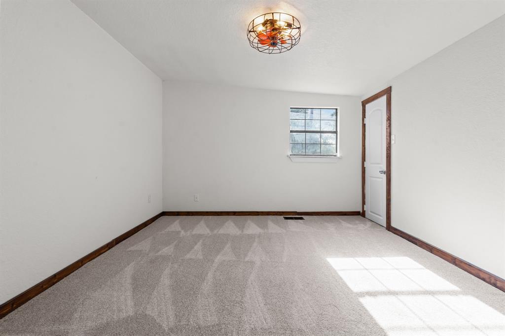 150 Sandlin Court Springtown, TX 76082 - Photo 22 of 39