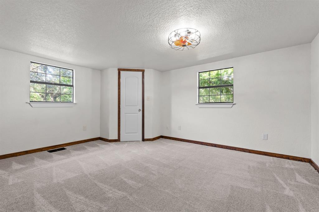 150 Sandlin Court Springtown, TX 76082 - Photo 24 of 39