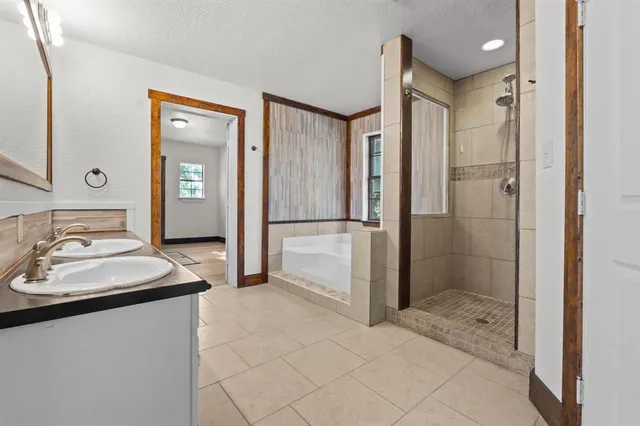 $597,500 | 150 Sandlin Court, Springtown, TX 76082