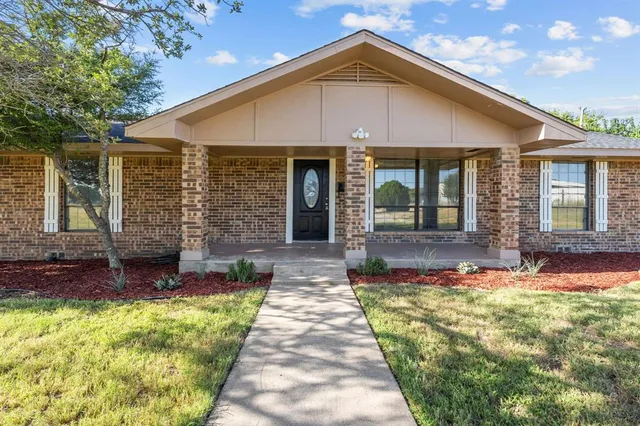 $597,500 | 150 Sandlin Court, Springtown, TX 76082