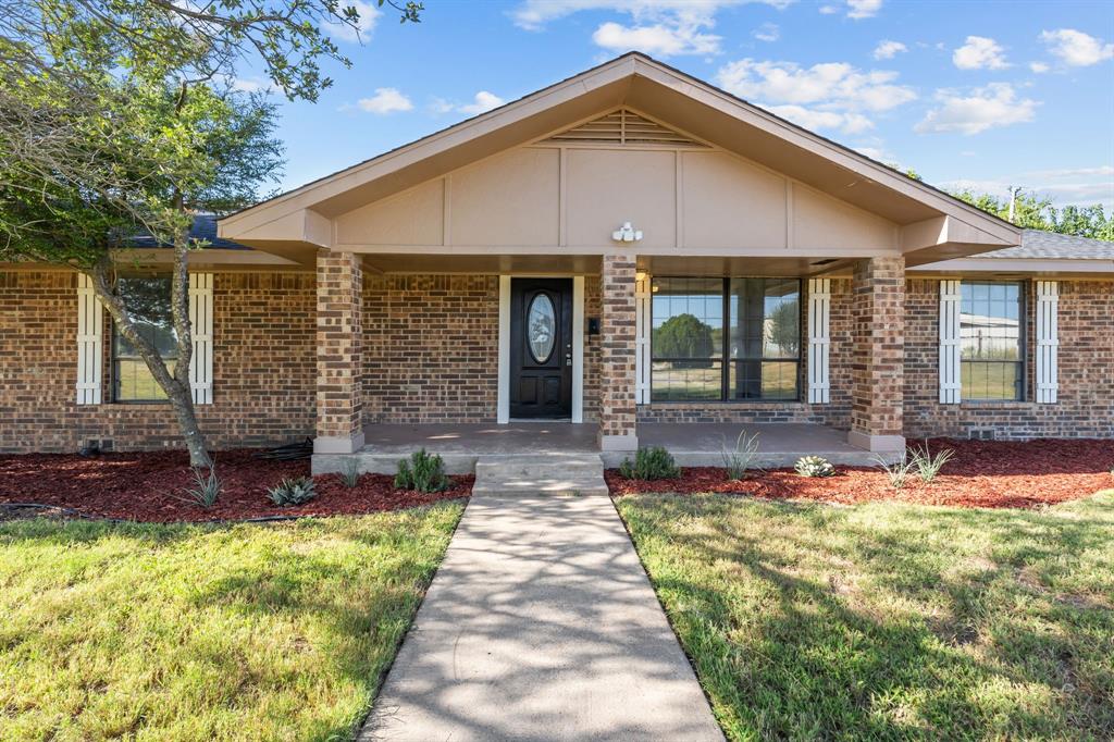 150 Sandlin Court Springtown, TX 76082 - Photo 6 of 39