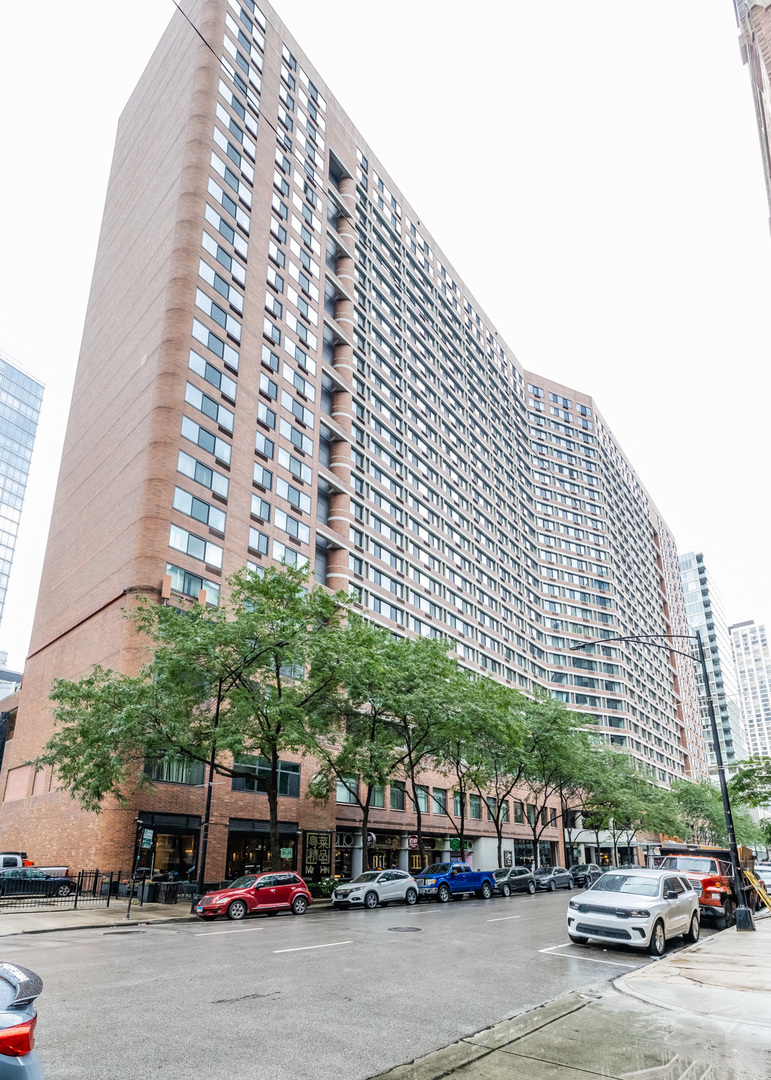 211 East Ohio Street, Unit 2606 Chicago, IL 60611 - Photo 2 of 32 a car parked in front of a building