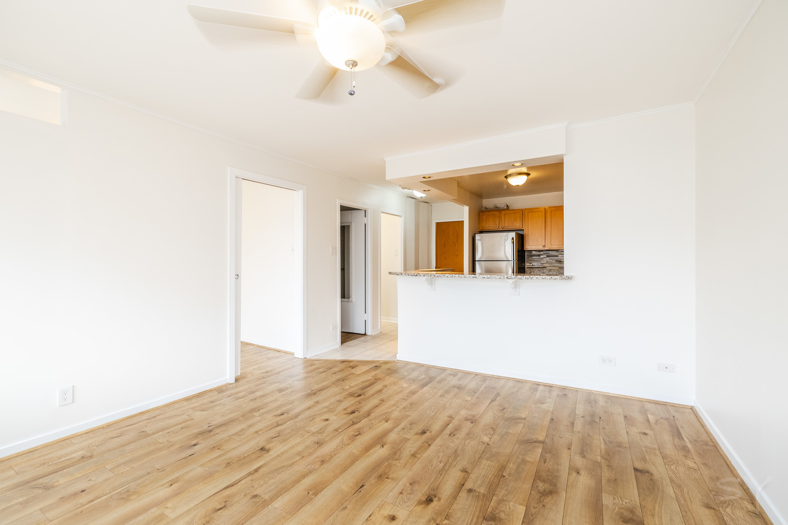 211 East Ohio Street, Unit 2606 Chicago, IL 60611 - Photo 23 of 32 a view of a livingroom with a ceiling fan