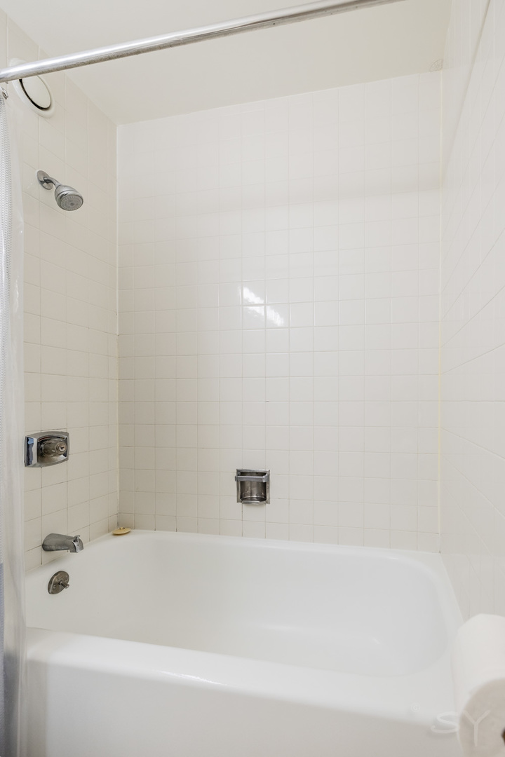 211 East Ohio Street, Unit 2606 Chicago, IL 60611 - Photo 30 of 32 a bathroom with a shower