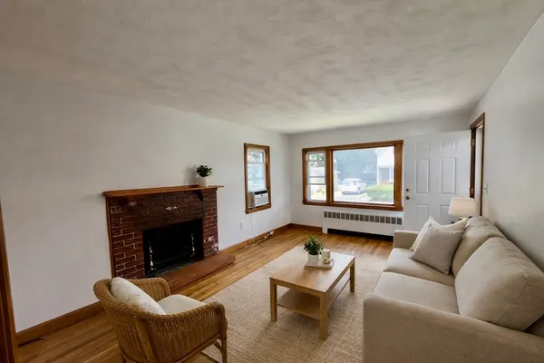$3,400 | 9 Gregg Street, Unit 9, Woburn, MA 01801