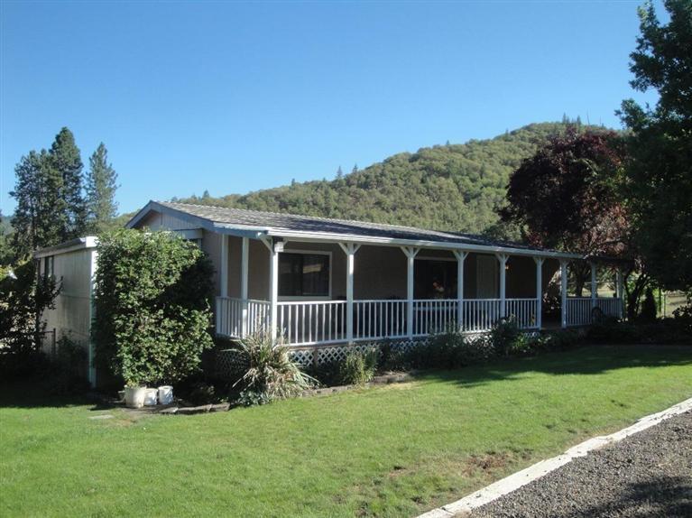 7927 Colonial Way Central Point, OR 97502 - Photo 2 of 28 Great Mountain Views.