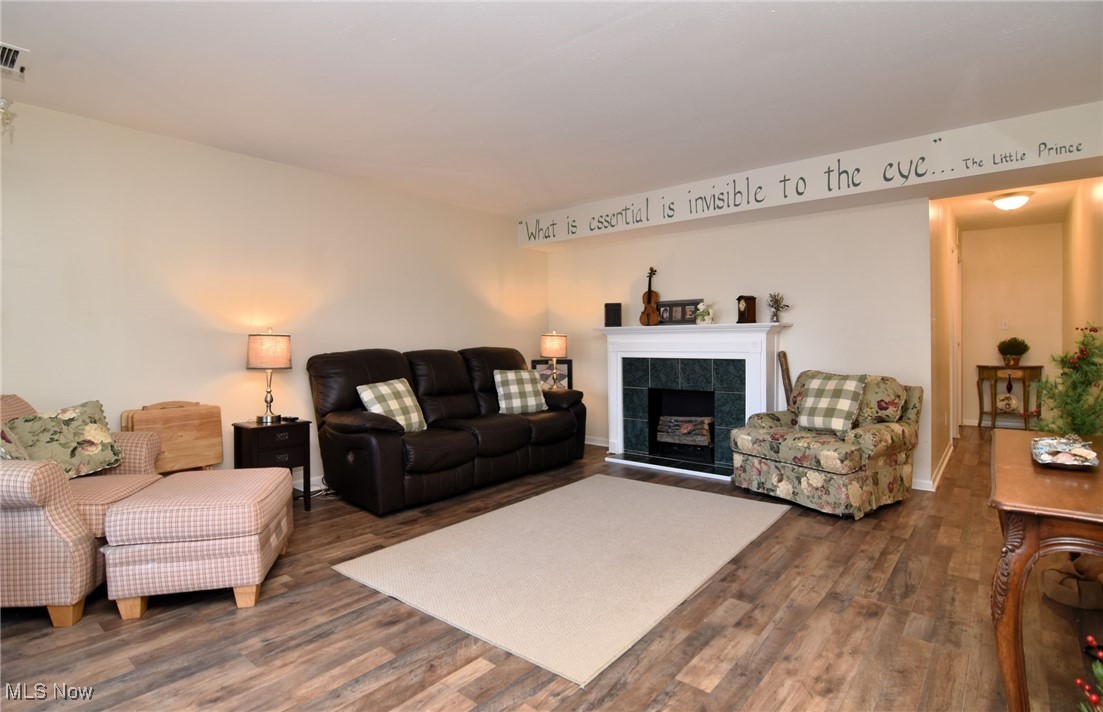 1105 Canyon View Road, Unit 602 Northfield, OH 44067 - Photo 17 of 31 Living room