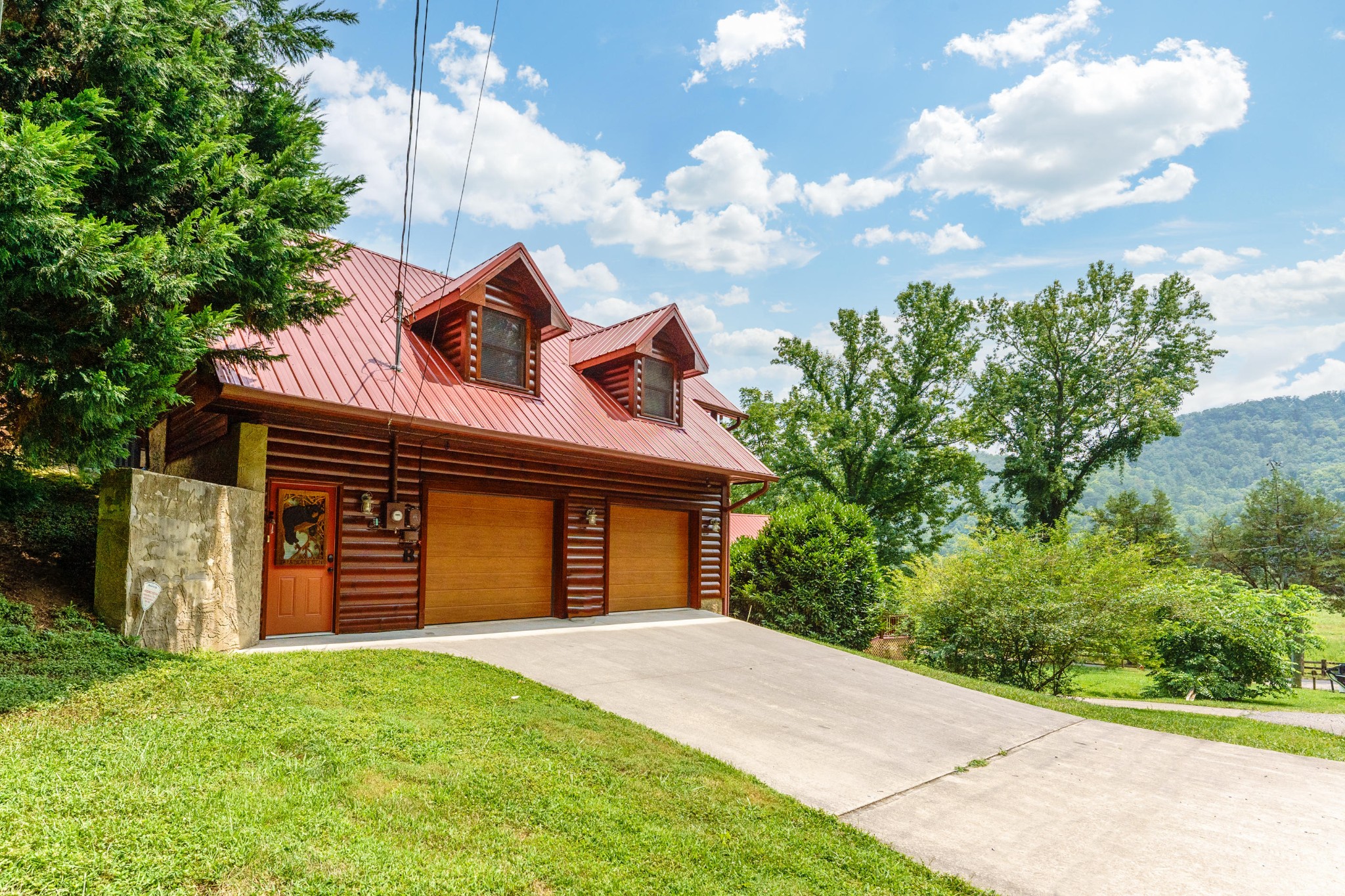 2740 Waldens Creek Road Sevierville, TN 37862 - Photo 36 of 40 a front view of a house with a garden