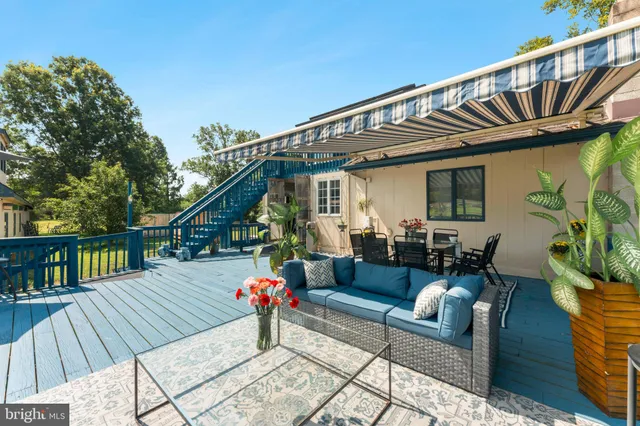 a view of a porch with furniture
