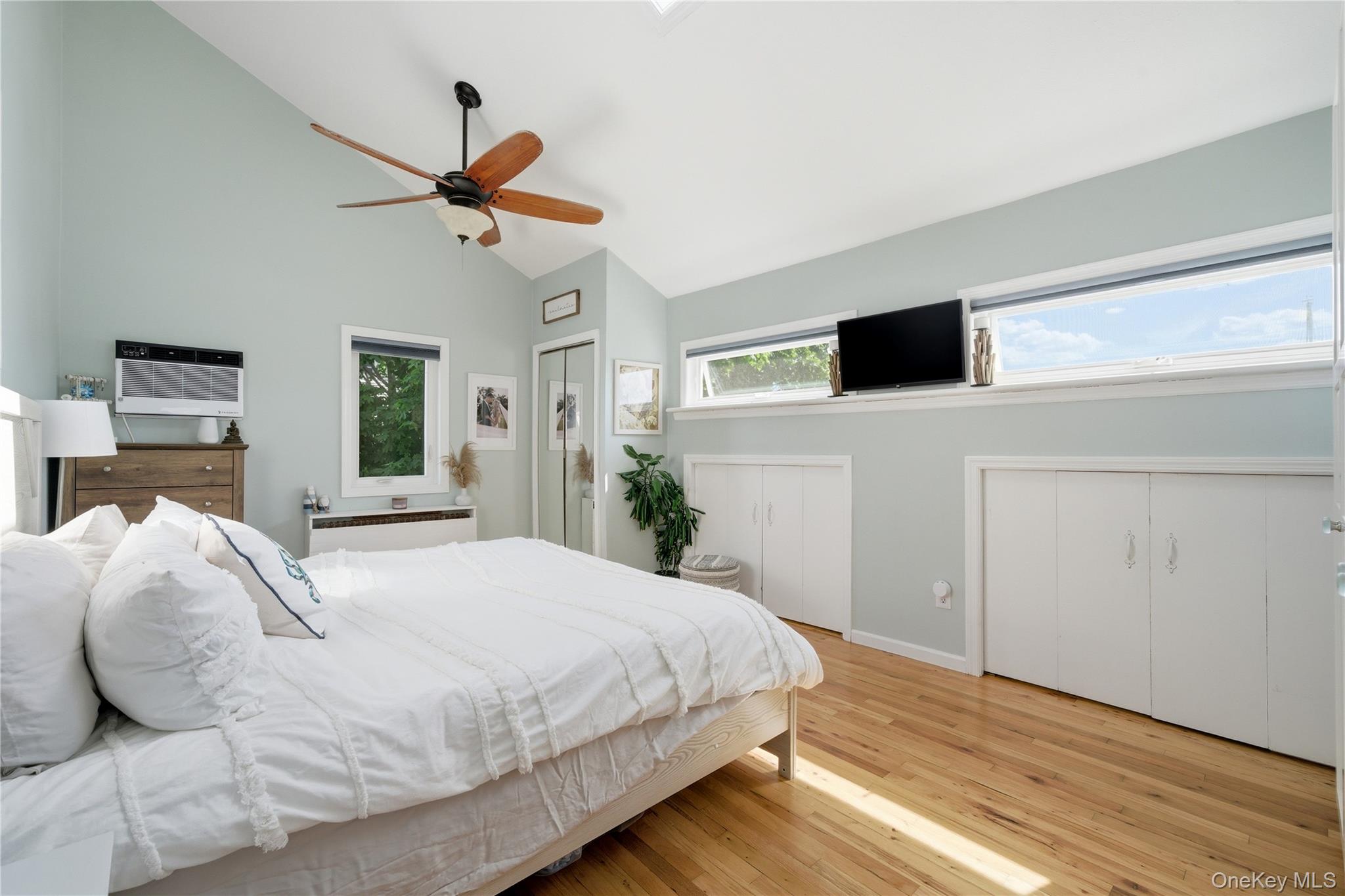 107 East Shore Road Lindenhurst, NY 11757 - Photo 26 of 36
