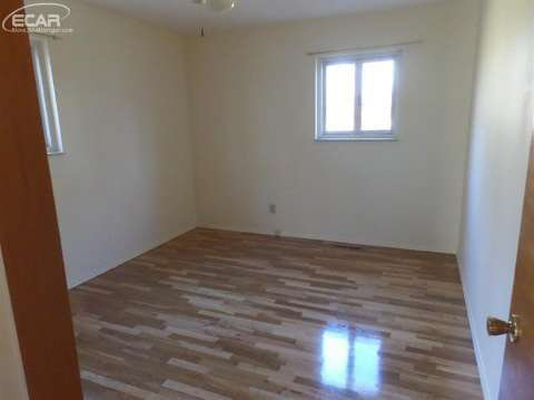 18605 Tipsico Lake Road Fenton, MI 48430 - Photo 10 of 30 20449872-9.JPG