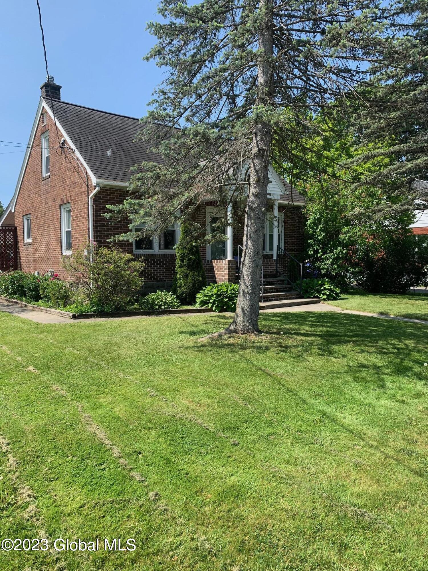 273 Giffords Church Road Schenectady, NY 12306 - Photo 4 of 19 Front 1