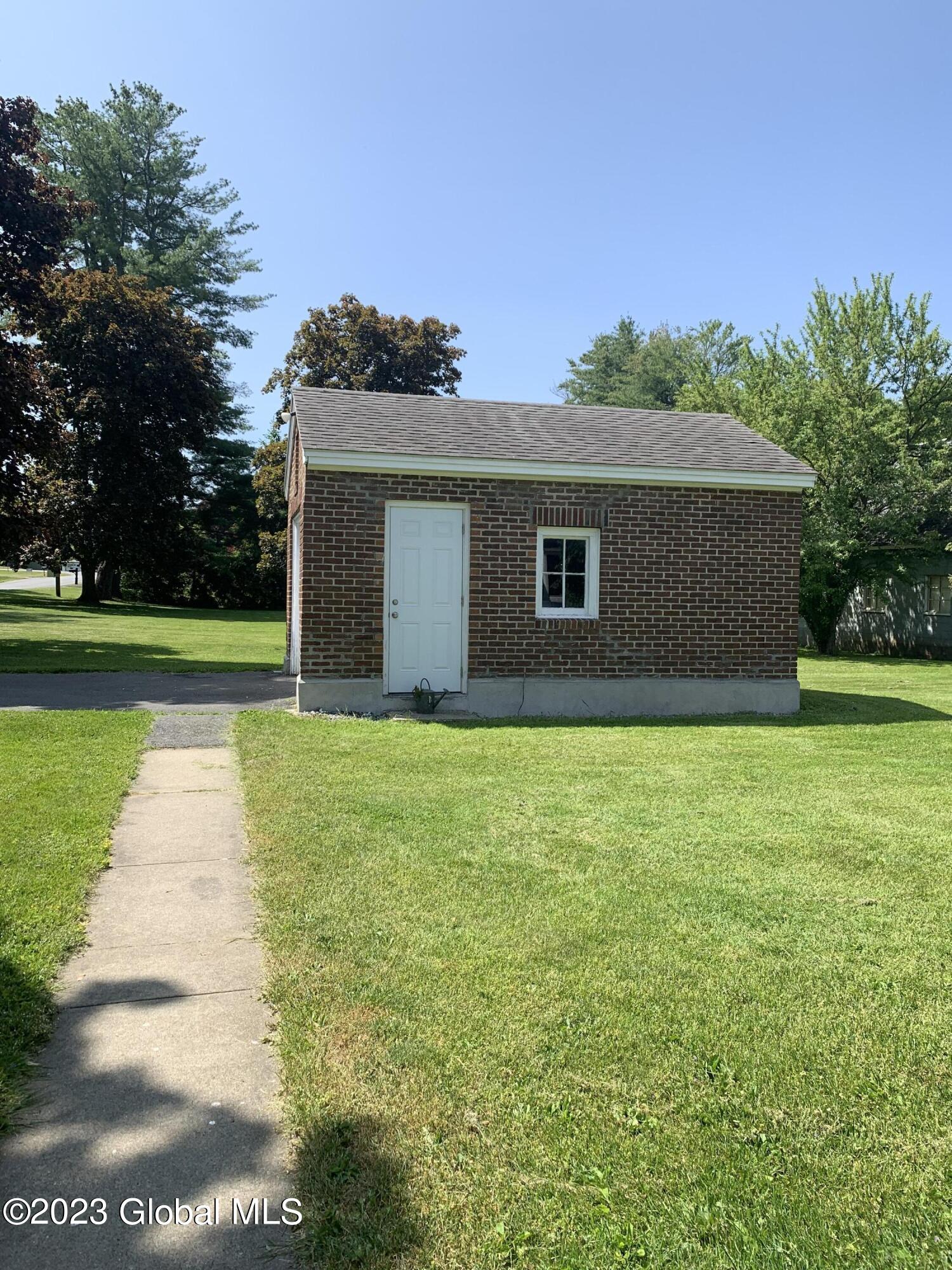 273 Giffords Church Road Schenectady, NY 12306 - Photo 5 of 19 Garage