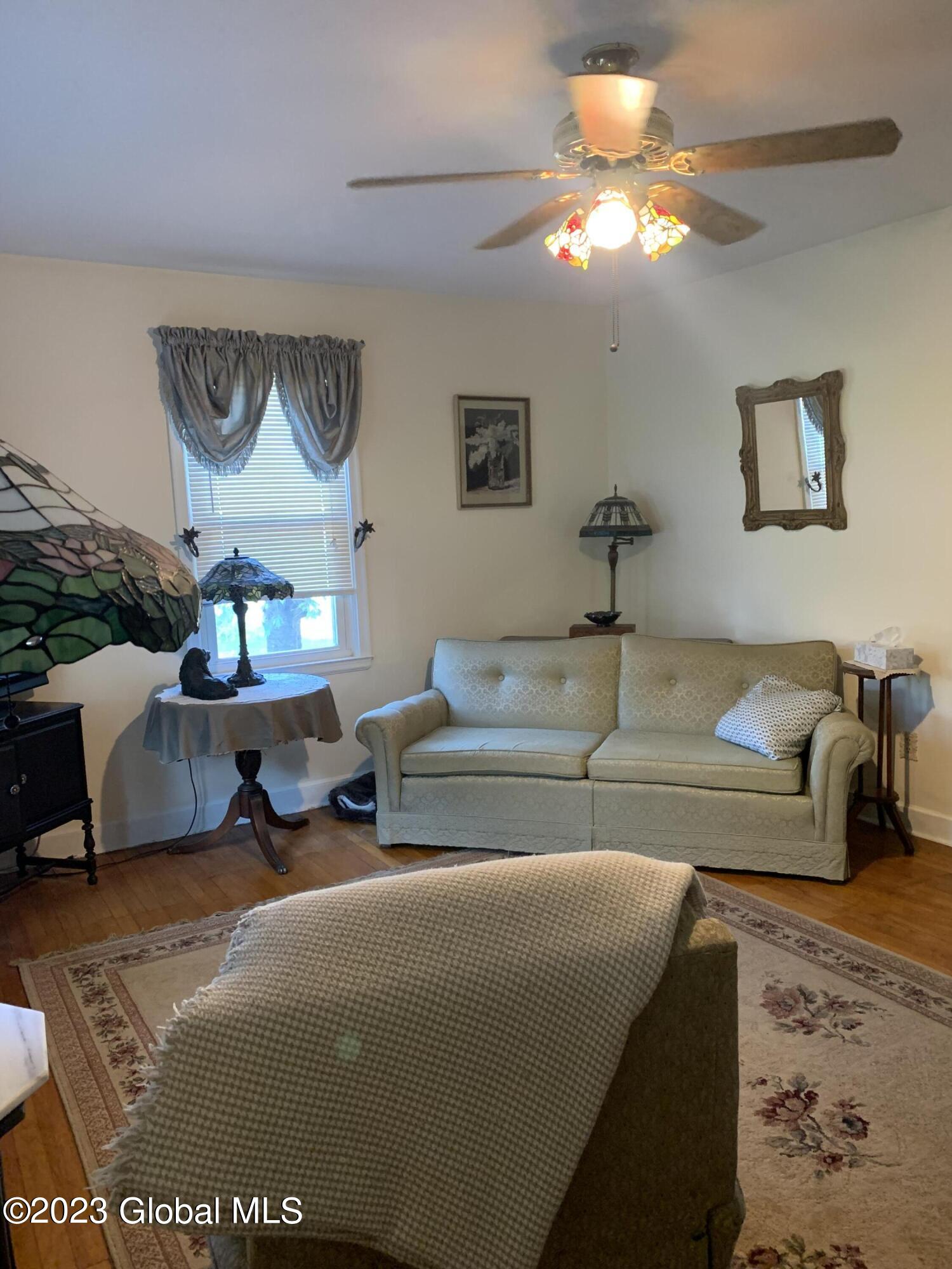 273 Giffords Church Road Schenectady, NY 12306 - Photo 10 of 19 Living Room
