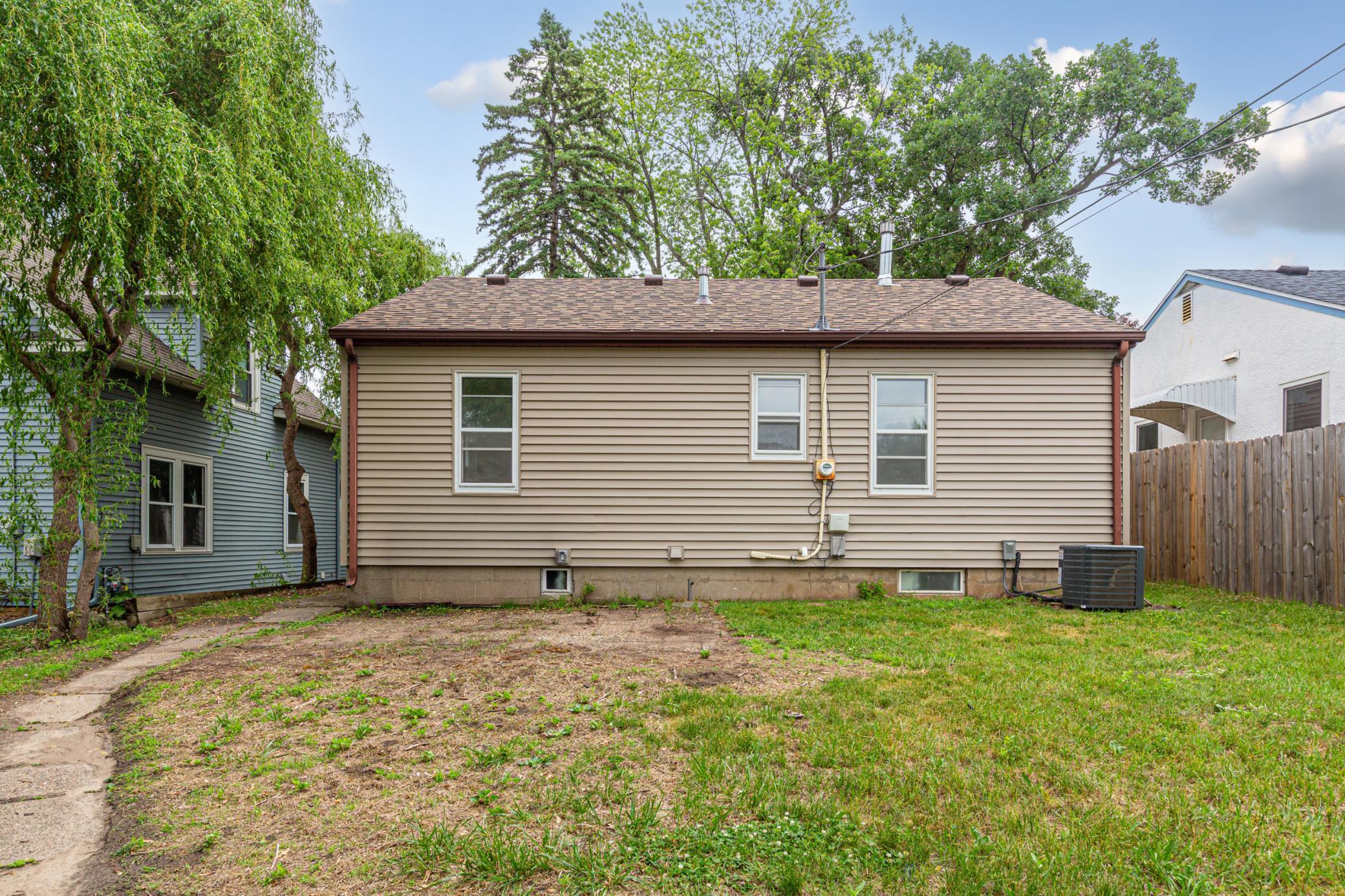 4440 7th Street Northeast Minneapolis, MN 55421 - Photo 5 of 29