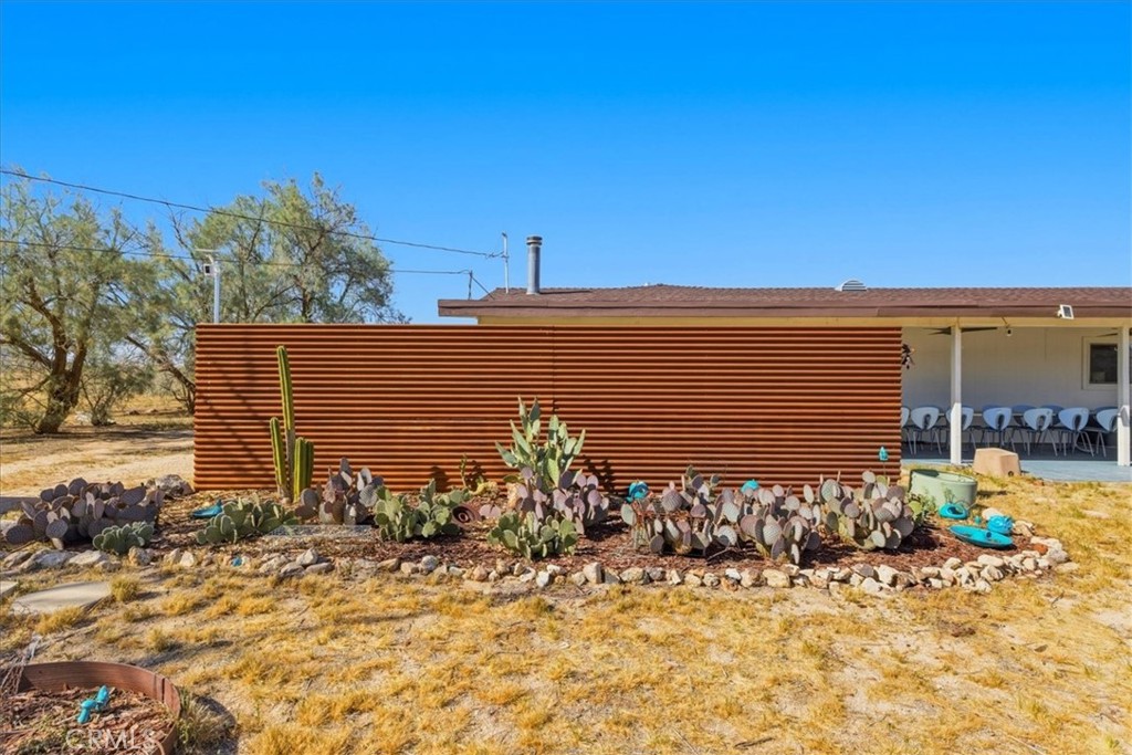 63434 2 Mile Road Joshua Tree, CA 92252 - Photo 31 of 48 FRONT CORNER DECK AREA