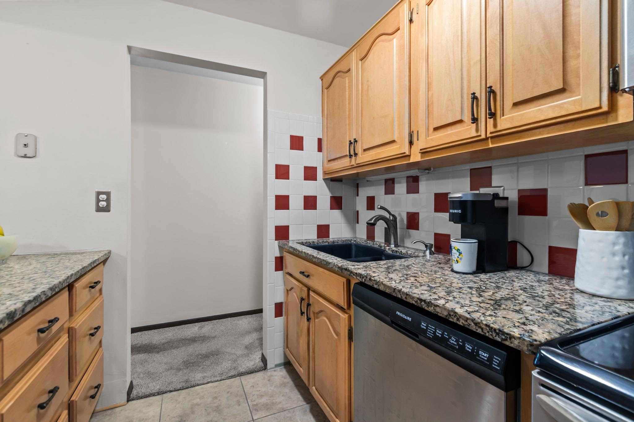 3182 Justin Court, Unit 5 Appleton, WI 54914 - Photo 12 of 32