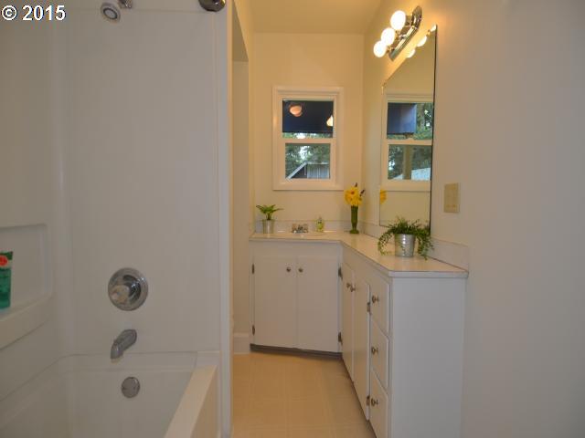 5375 Southwest Watson Avenue Beaverton, OR 97005 - Photo 11 of 16 Gallery Image 11
