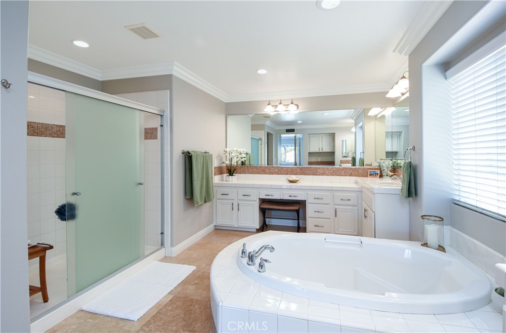 8578 Hunt Canyon Road Corona, CA 92883 - Photo 34 of 75 Primary Suite Bathroom