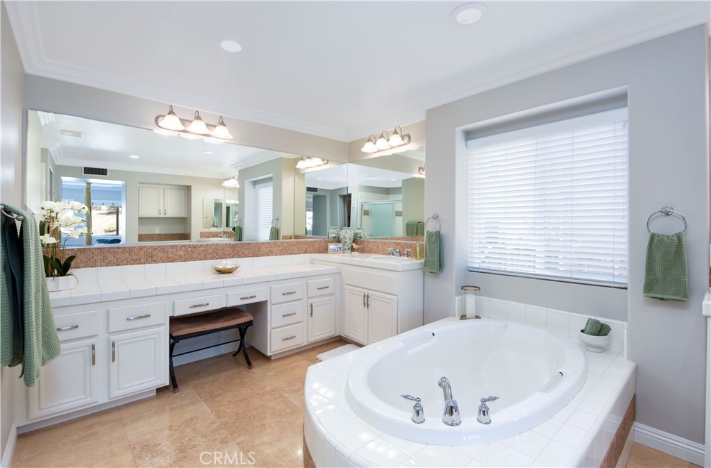 8578 Hunt Canyon Road Corona, CA 92883 - Photo 35 of 75 Primary Suite Bathroom